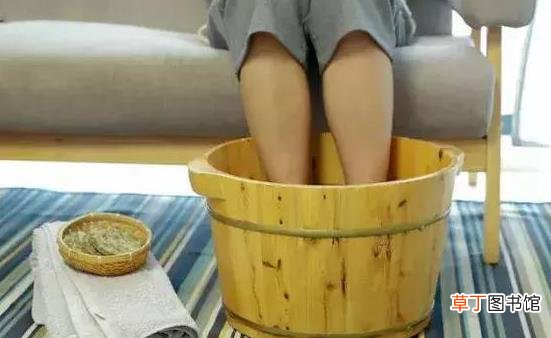 泡脚养生真的不是人人都适合 泡脚应遵循两个原则