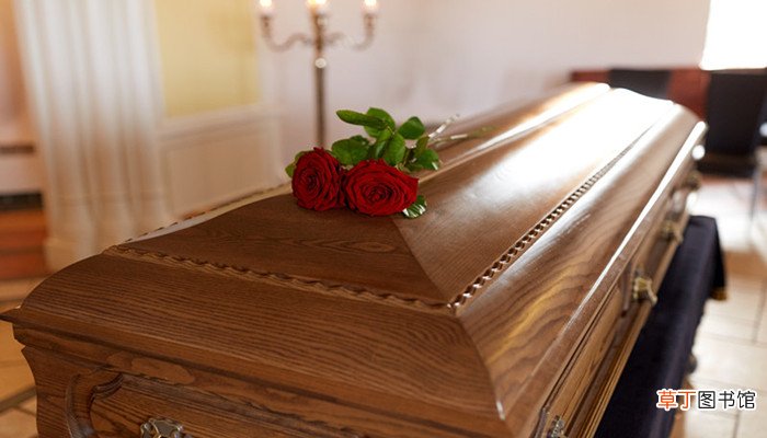 梦见自己参与抬死人棺材