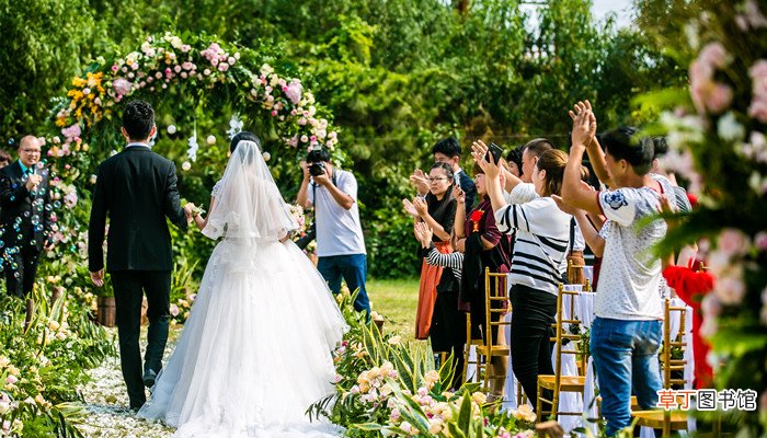 女人梦见参加别人婚礼是什么意思