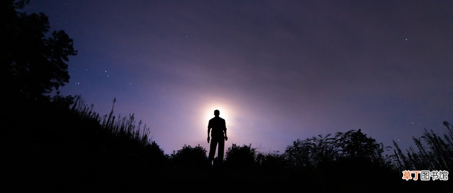 梦见一个人在黑夜里走好害怕