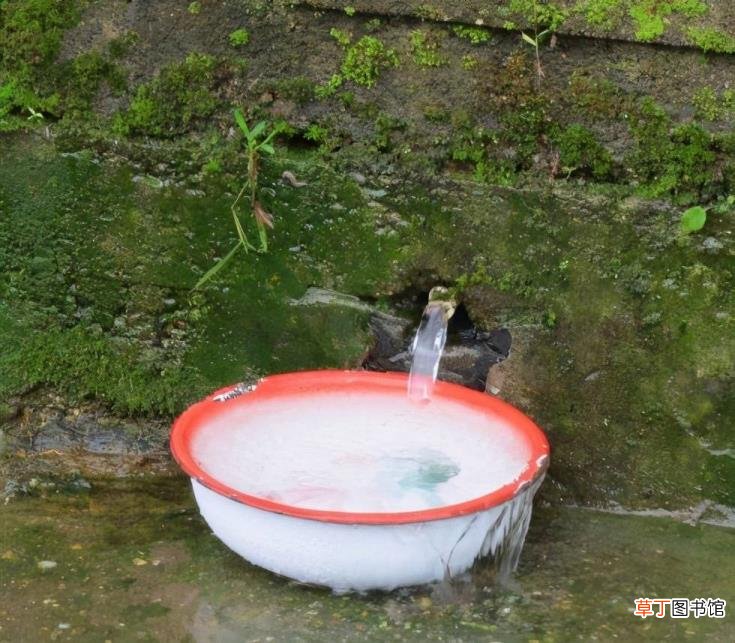 岩石层为什么会有水 山上为什么有水