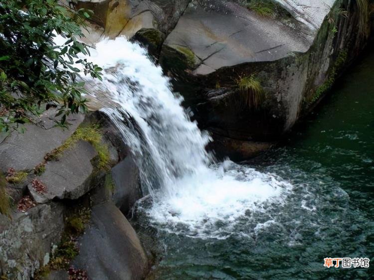 岩石层为什么会有水 山上为什么有水