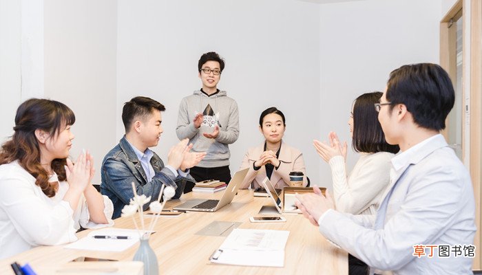 梦见男领导喜欢我亲近我