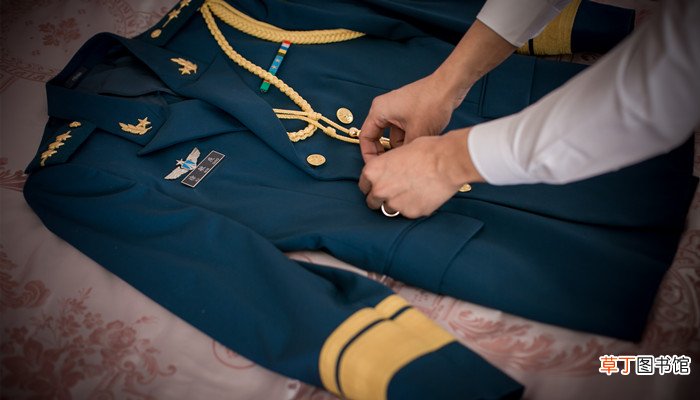 梦见穿军装的男人预兆解梦