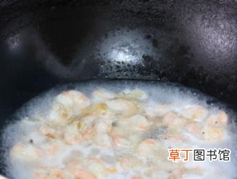 冻虾仁炒完后透明发脆 为什么虾仁是脆的