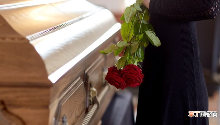 做梦梦到棺材和死人是什么意思
