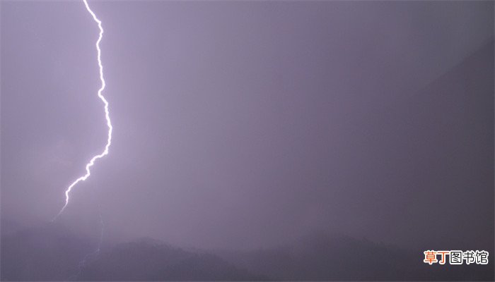 梦见电闪雷鸣倾盆大雨