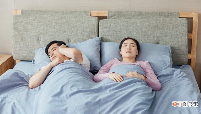 梦见自己乳汁往外喷