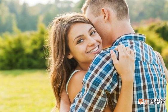 男生突然抱一个女生 女生抱男生是为什么