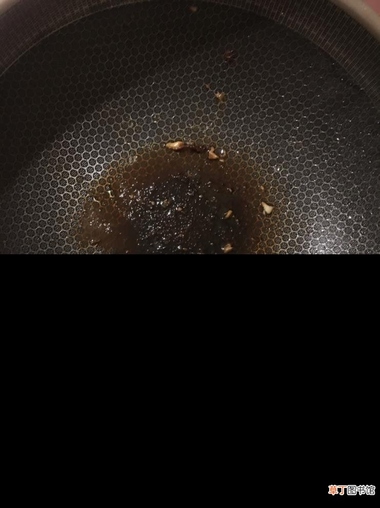 不粘锅为什么会糊底 不粘锅为什么粘锅