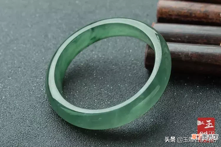如何分辨翡翠手镯的好坏？ 翡翠手镯的鉴别