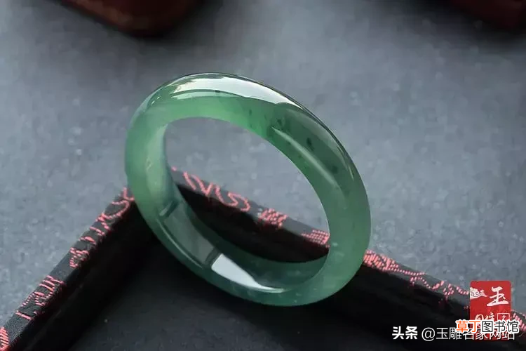 如何分辨翡翠手镯的好坏？ 翡翠手镯的鉴别