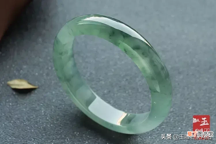 如何分辨翡翠手镯的好坏？ 翡翠手镯的鉴别