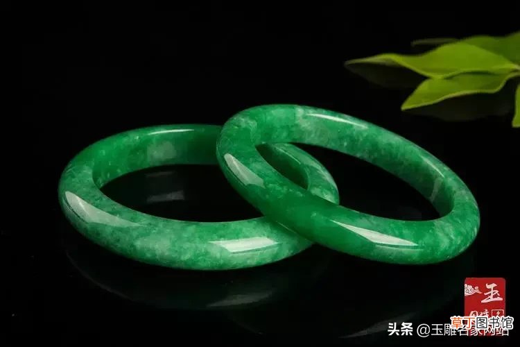 如何分辨翡翠手镯的好坏？ 翡翠手镯的鉴别