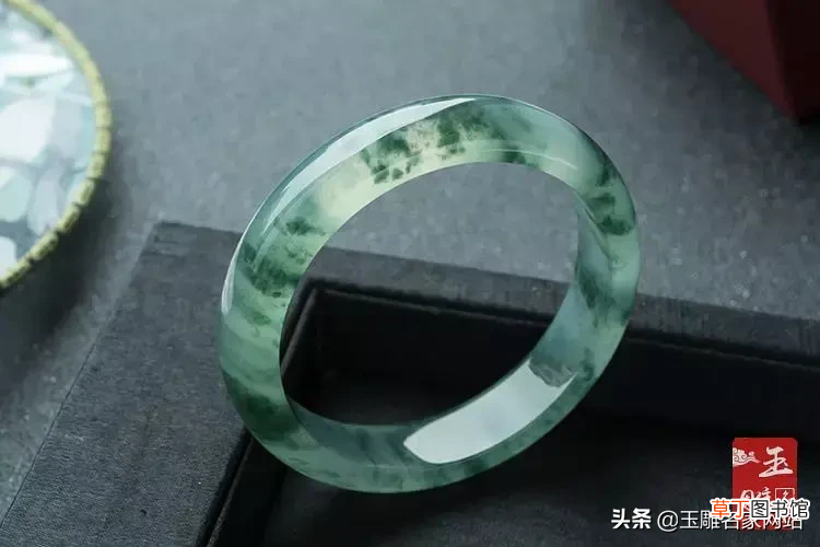 如何分辨翡翠手镯的好坏？ 翡翠手镯的鉴别