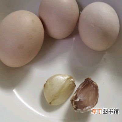 茼蒿炒鸡蛋(茼蒿炒鸡蛋家常做法）