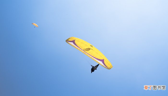 梦见高空跳伞