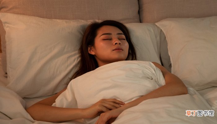 梦见枕头