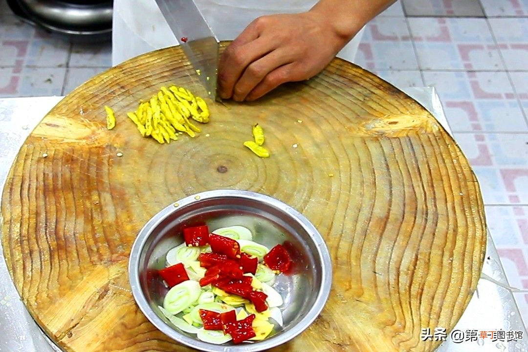 炒猪肝是先焯水还是直接下锅？ 猪肝怎么炒好吃