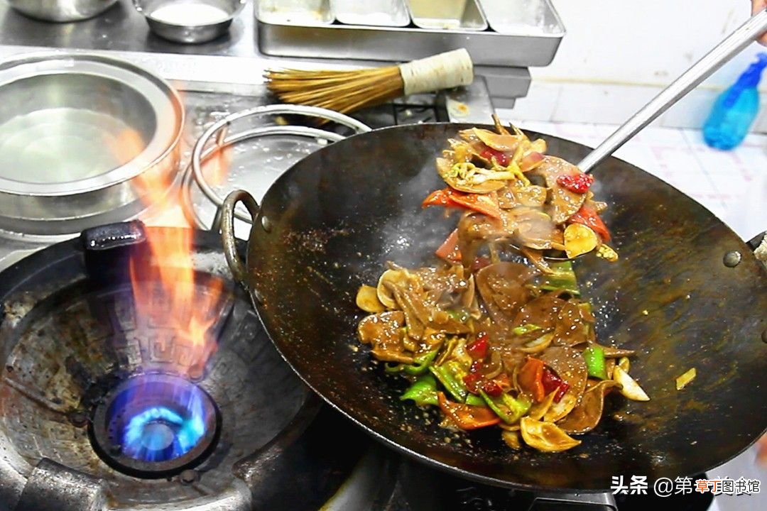 炒猪肝是先焯水还是直接下锅？ 猪肝怎么炒好吃