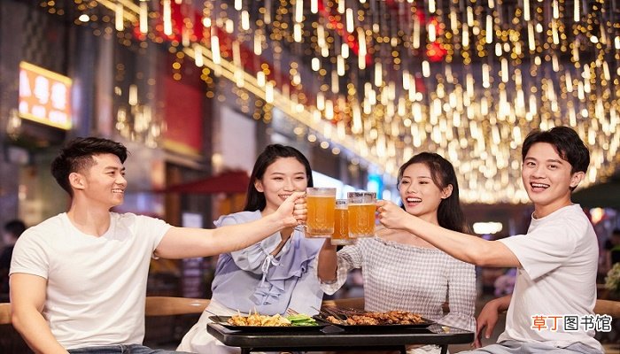 梦见别人请我吃饭