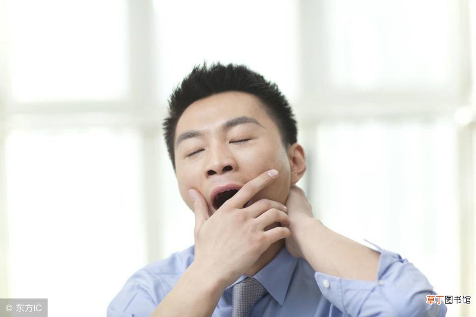 打哈欠打一半打不出来 为什么打呵欠