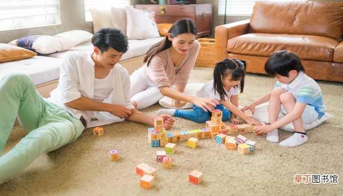 梦见我和家人躲避怪兽