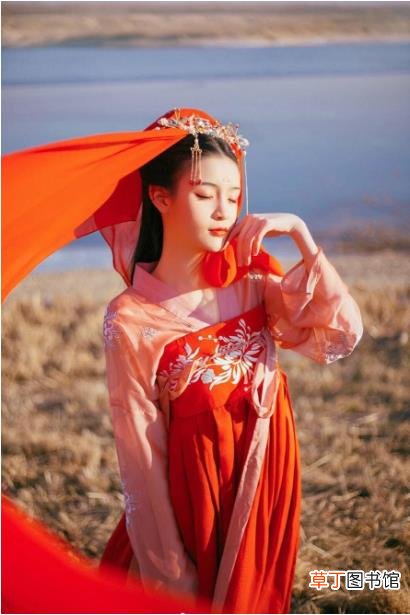 汉服怎么穿齐腰襦裙