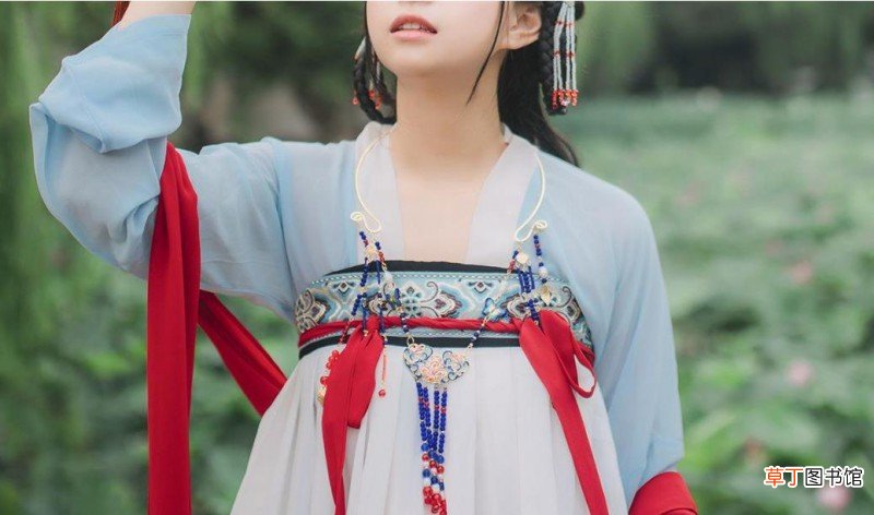 汉服怎么穿齐腰襦裙