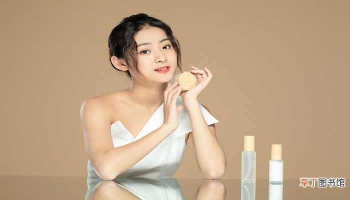 梦见自己脸上好白
