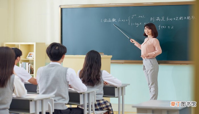 梦见在教室里上课,人很多