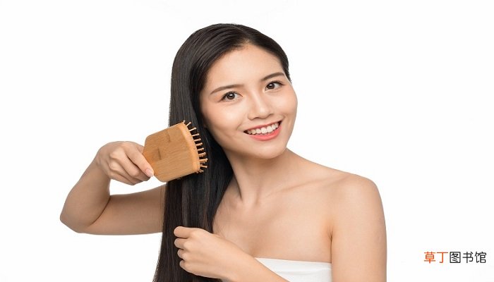 梦见别人给自己梳头