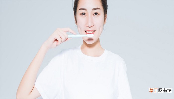 女人梦见掉牙