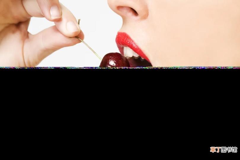 女生嘴唇发白说明什么 为什么嘴唇是红色的