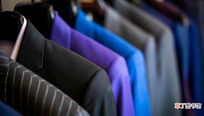 女人梦见成堆的旧衣服