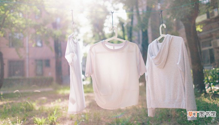女人梦见成堆的旧衣服