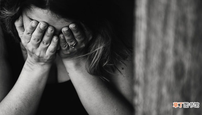 梦见抱着死去的亲人大哭