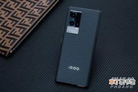 iqoo8pro后盖材质?iqoo8pro后盖是玻璃的吗