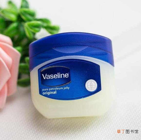 凡士林唇膜用完要洗掉吗