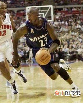 除了乔丹别的球员有专属鞋么 乔丹为什么去奇才