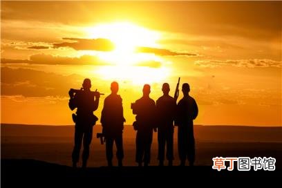 2021新兵役法退役安置规定：军士逐月领取退役金什么时候实行?每月能领多少?