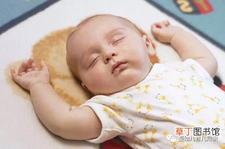 宝宝躺着总快速摇头 宝宝睡觉为什么老是摇头