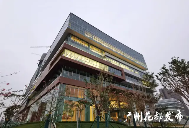 这个新网红图书馆好靓啊 广州新图书馆开馆