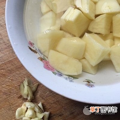 土豆烧肉的做法 美味土豆烧肉的做法
