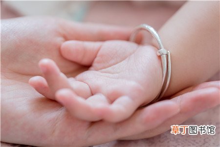 2021年新生儿第四周打什么疫苗
