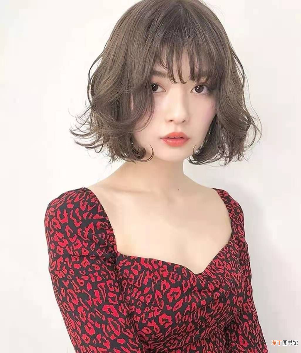 圆形脸适合什么发型 脸大脸圆适合什么发型推荐？