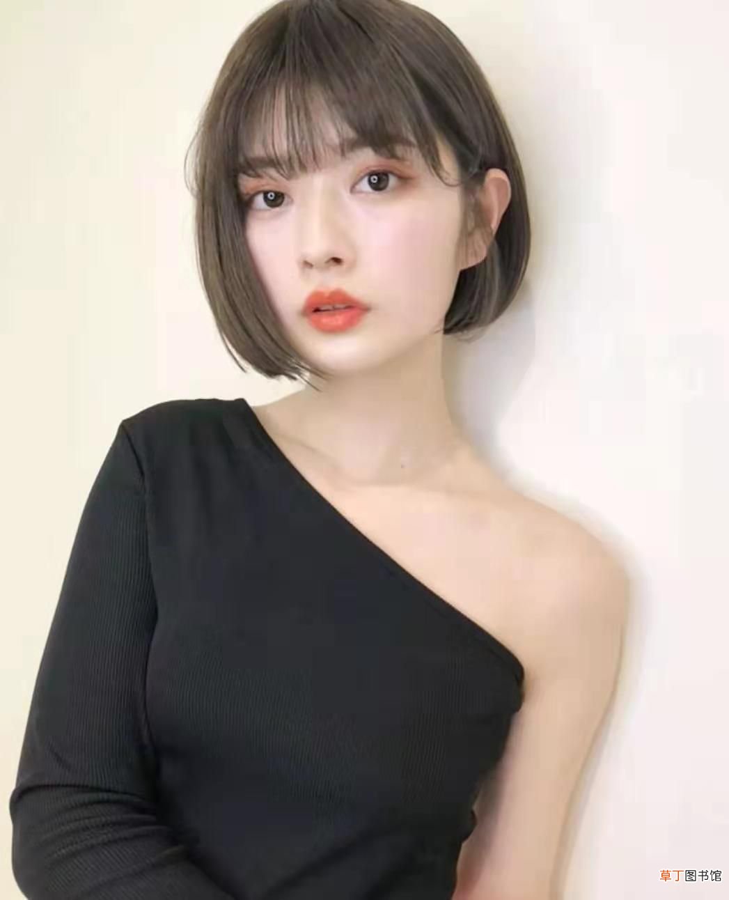 圆形脸适合什么发型 脸大脸圆适合什么发型推荐？