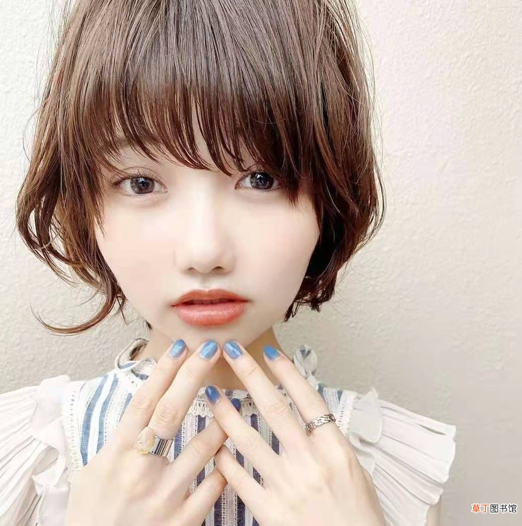 圆形脸适合什么发型 脸大脸圆适合什么发型推荐？
