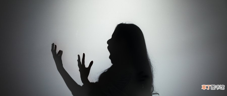 梦见自己很愤怒的骂人