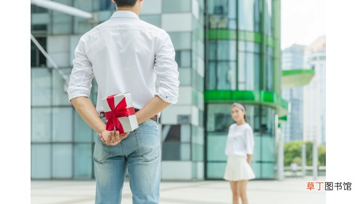 梦见前男友主动吻我
